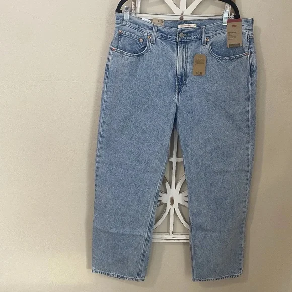 NWT LEVIS LOW PRO STRAIGHT size 33 (33x30.5) LIGHTWASH JEANS *J89 - Picture 1 of 8